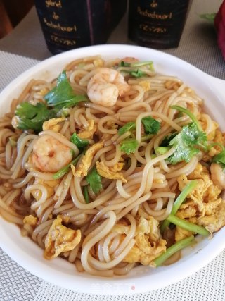 白菜虾仁炒米粉的做法步骤：9