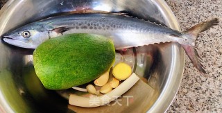 鲅鱼炖萝卜片的做法步骤：1