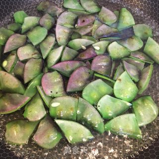 豉香青椒烧扁豆的做法步骤：3