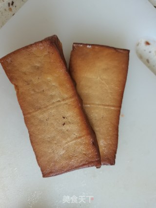 香干炒腊肉的做法步骤：3
