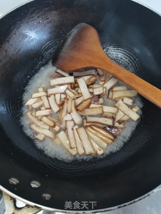 香干炒腊肉的做法步骤：5