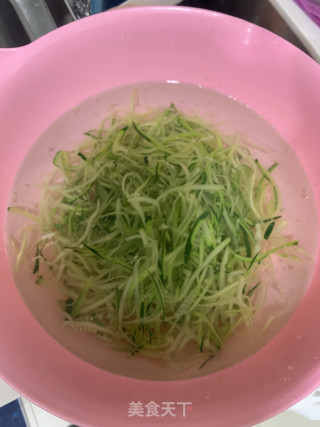 凉拌西葫芦的做法步骤：3