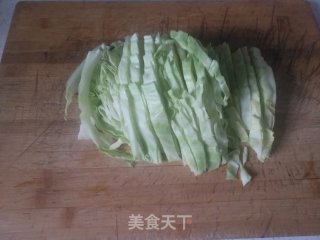 酸辣圆白菜的做法步骤：1