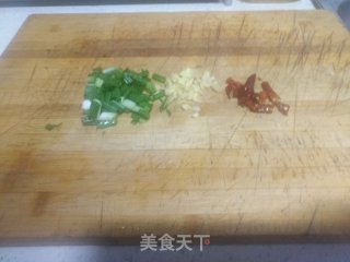 酸辣圆白菜的做法步骤：2