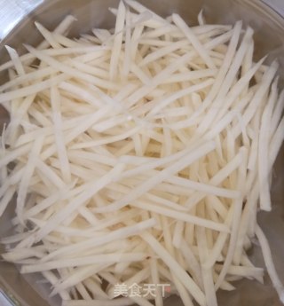 韭菜炒土豆丝的做法步骤：2