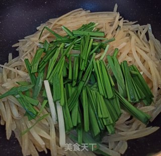 韭菜炒土豆丝的做法步骤：5