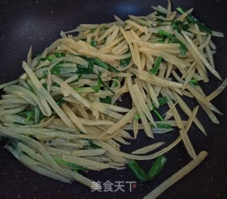 韭菜炒土豆丝的做法步骤：6