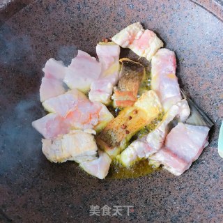 西红柿炖鱼的做法步骤：2