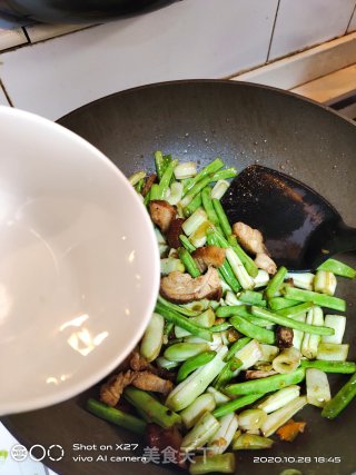 五花肉炒不老豆的做法步骤：9
