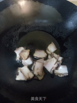 腊肉炒包菜的做法步骤：2