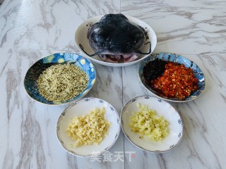火麻仁剁椒鱼头韧豆腐的做法步骤：1