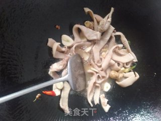 孜然泡椒爆羊肚的做法步骤：3
