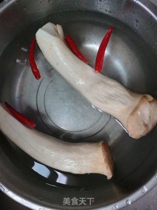 杏鲍菇炒百味鸡的做法步骤：3