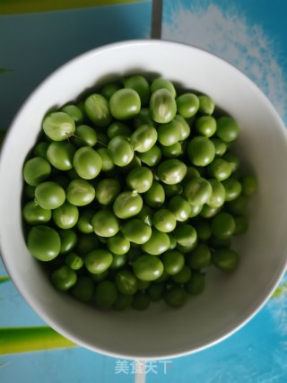 炒青豆的做法步骤：1