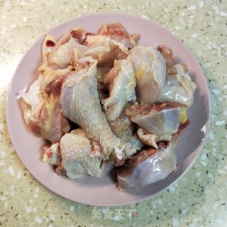 香菇板栗焖鸡的做法步骤：2