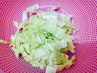 火腿白菜汤的做法步骤：1