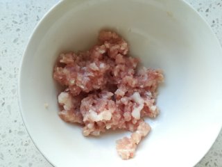 豌豆肉末豆腐羹的做法步骤：1