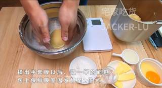 家常毛毛虫面包，简单又经典的甜品，入口细腻，绵软有嚼劲。的做法步骤：5