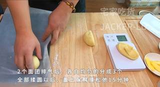 家常毛毛虫面包，简单又经典的甜品，入口细腻，绵软有嚼劲。的做法步骤：8