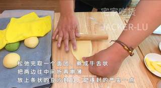 家常毛毛虫面包，简单又经典的甜品，入口细腻，绵软有嚼劲。的做法步骤：9