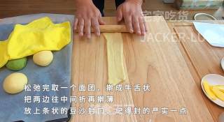 家常毛毛虫面包，简单又经典的甜品，入口细腻，绵软有嚼劲。的做法步骤：11