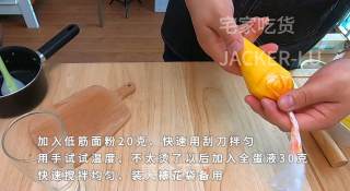 家常毛毛虫面包，简单又经典的甜品，入口细腻，绵软有嚼劲。的做法步骤：18