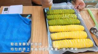 家常毛毛虫面包，简单又经典的甜品，入口细腻，绵软有嚼劲。的做法步骤：19