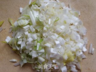 白菜猪肉饺子的做法步骤：2