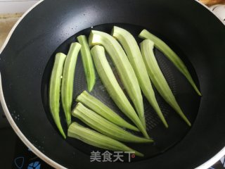 秋葵鸡蛋饺的做法步骤：1