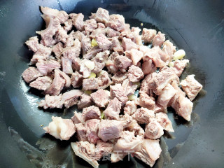 简易红烧牛腩的做法步骤：6