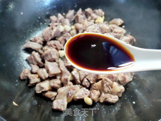 简易红烧牛腩的做法步骤：7