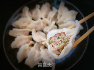 萝卜猪肉馅水饺的做法步骤：1