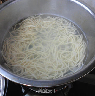 香菇炖鸡面的做法步骤：6