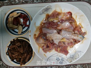 茶树菇蒸鸡的做法步骤：1