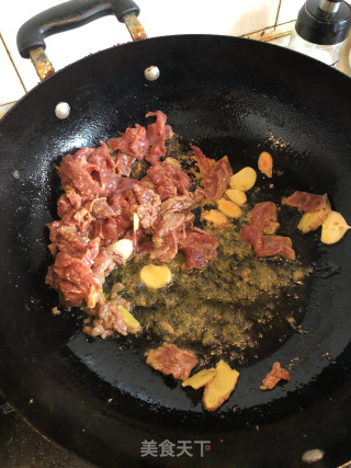 青椒炒牛肉的做法步骤：4