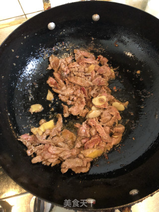 青椒炒牛肉的做法步骤：5