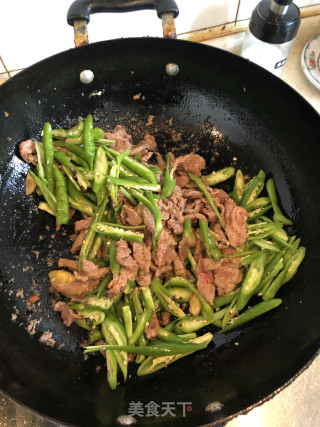 青椒炒牛肉的做法步骤：6