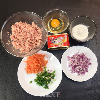 香酥火腿猪肉丸子的做法步骤：2