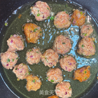 香酥火腿猪肉丸子的做法步骤：4