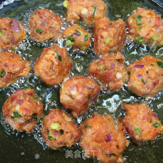 香酥火腿猪肉丸子的做法步骤：5