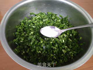 韭菜虾蓉馅水饺的做法步骤：3