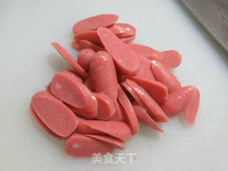 鲜鲜肠炒大白菜的做法步骤：2