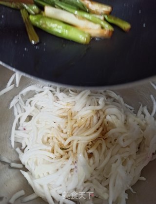 葱油拌萝卜丝的做法步骤：4