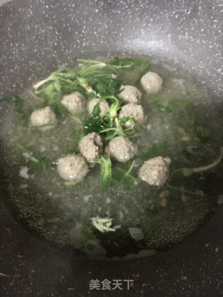 牛肉丸荠菜汤的做法步骤：5