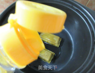 咖喱虾仁粉丝煲的做法步骤：5