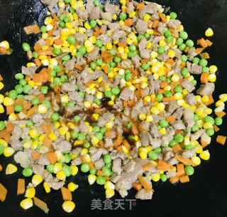 豌豆玉米胡萝卜炒肉的做法步骤：8