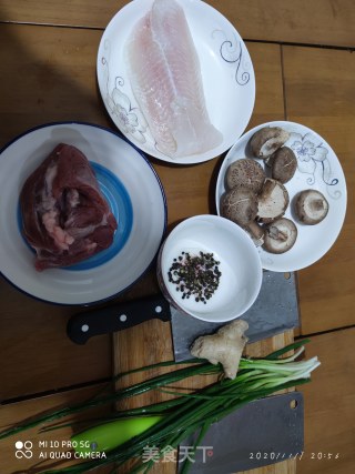 龙利鱼猪肉水饺的做法步骤：1