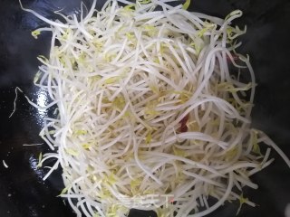 小炒豆芽菜的做法步骤：3