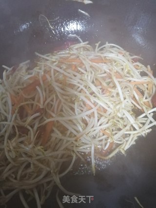 小炒豆芽菜的做法步骤：4
