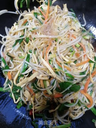 小炒豆芽菜的做法步骤：6